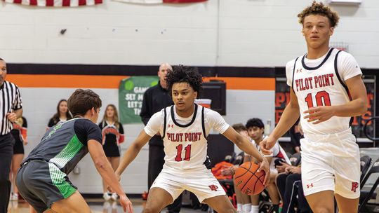 Bearcats face off with Bulldogs on court