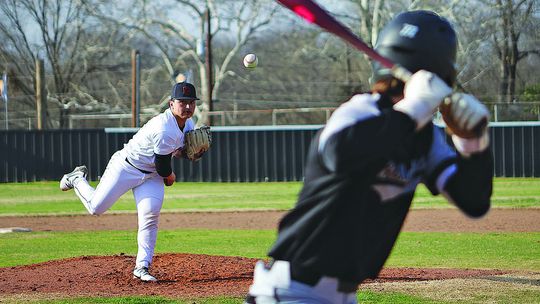 Bearcats fall to Bulldogs