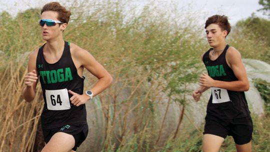 Bulldogs, Chaps wrap up district