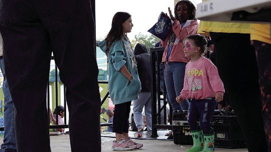 Peanut Festival pushes past rain