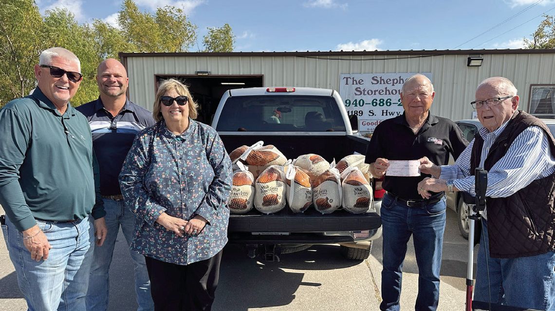 Bank helps Storehouse put turkey on table