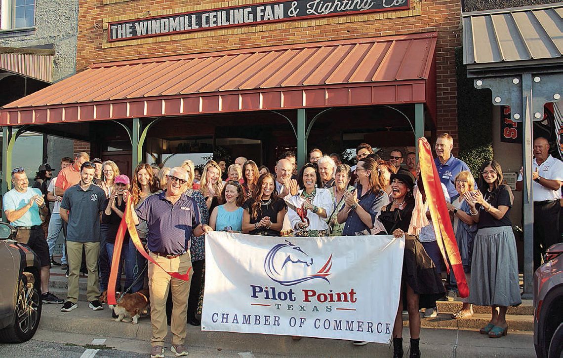 Custom fan, lighting, furniture shop opens Custom fan, lighting, furniture shop opens