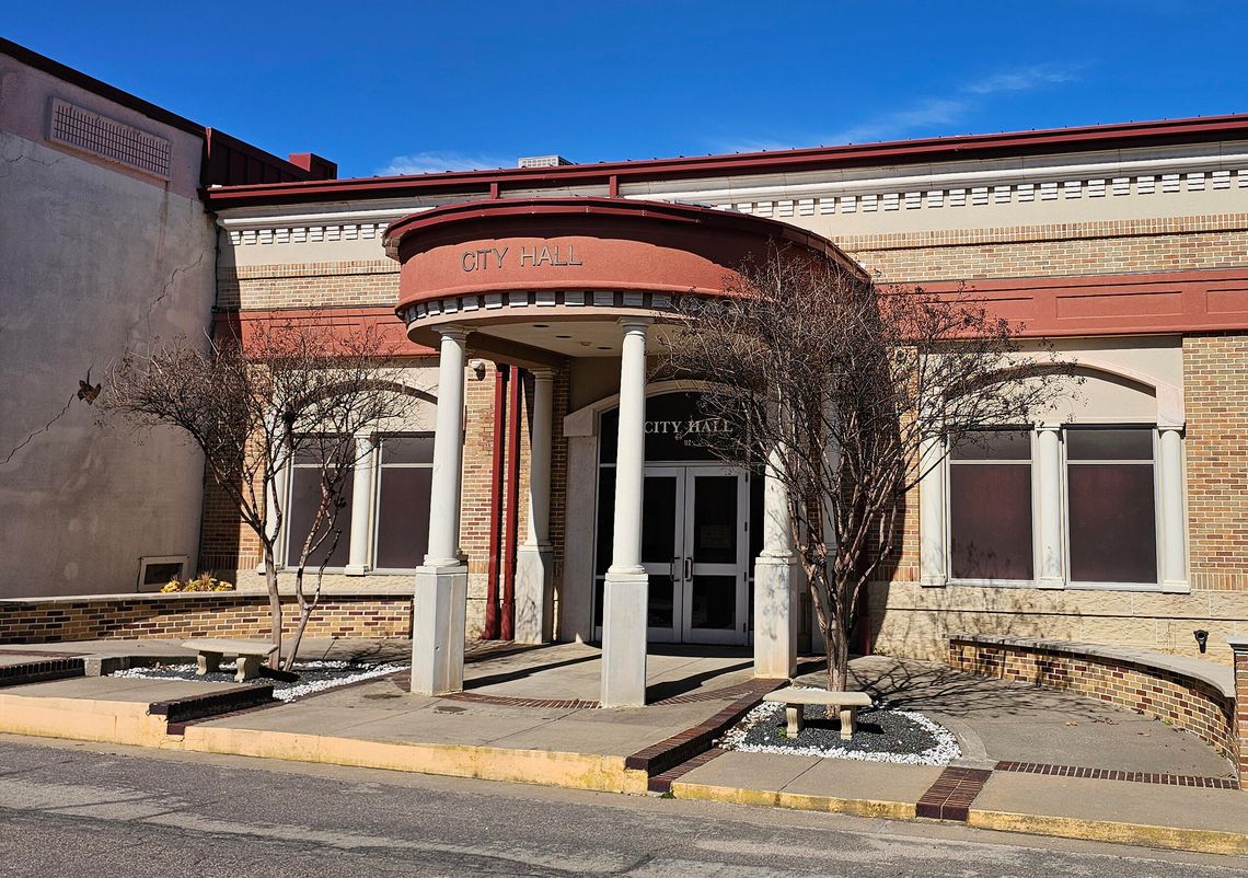 Pilot Point city hall building