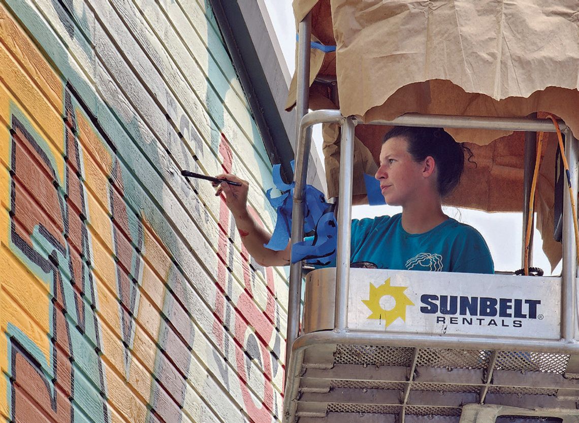 Muralist returns to Aubrey Muralist returns to Aubrey