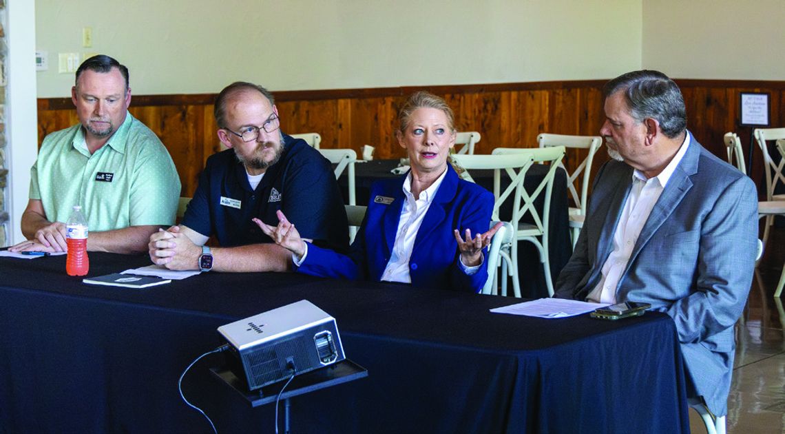 Paper hosts regional press convention