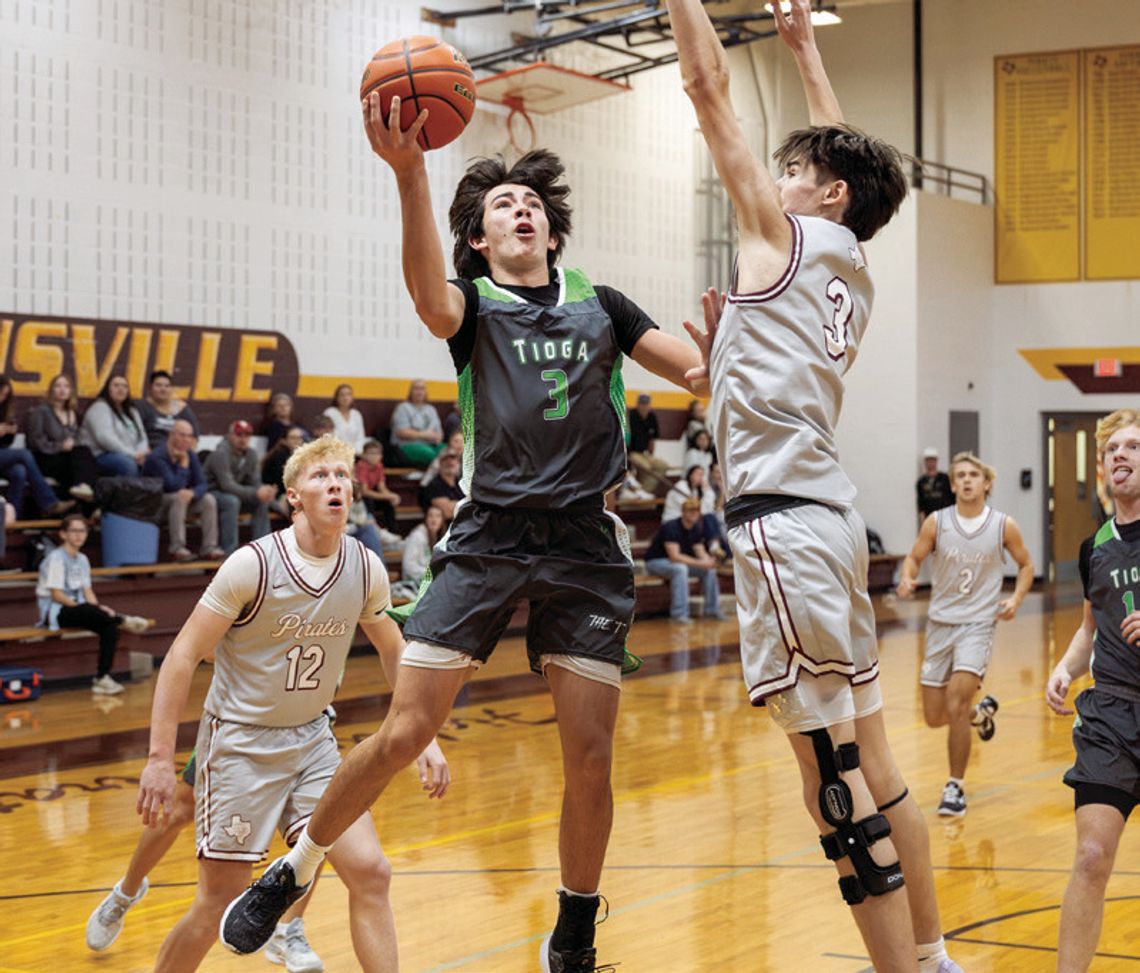 Pirates wreck Bulldogs on court