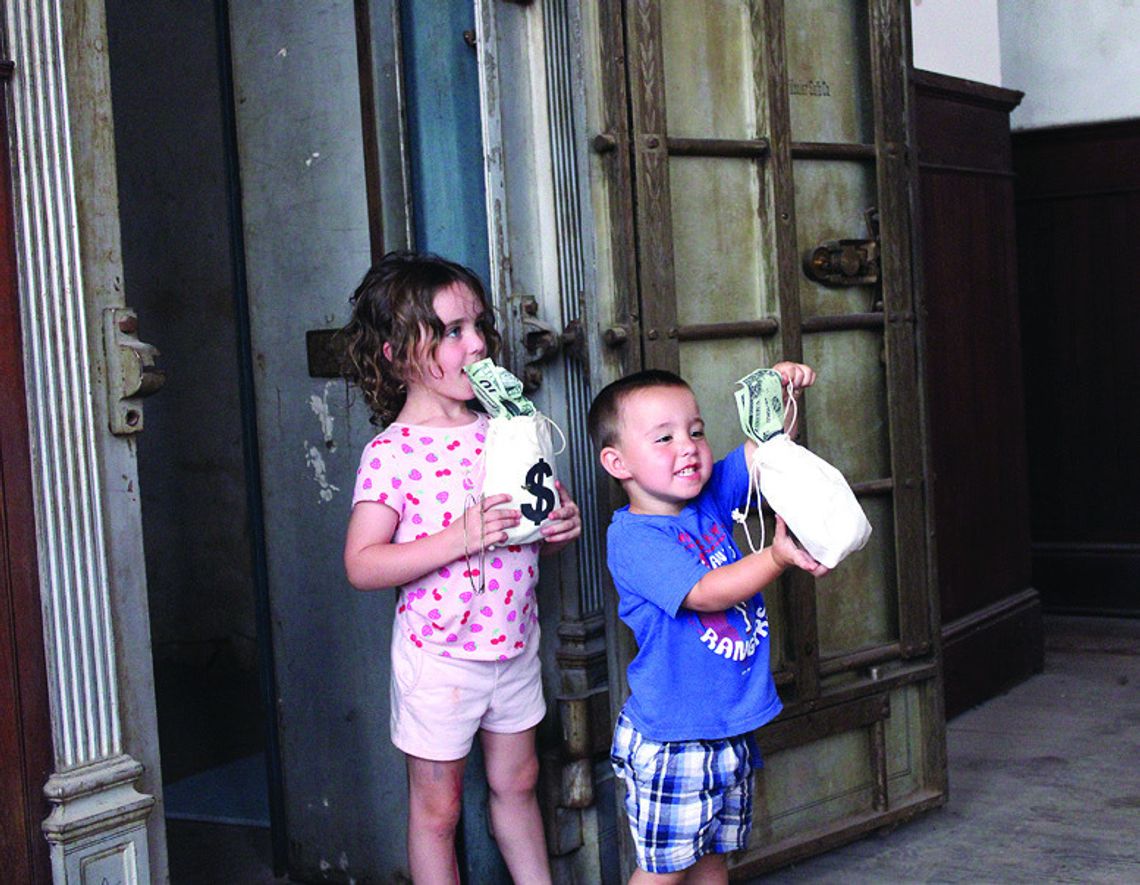 Public explores FMB building Public explores FMB building