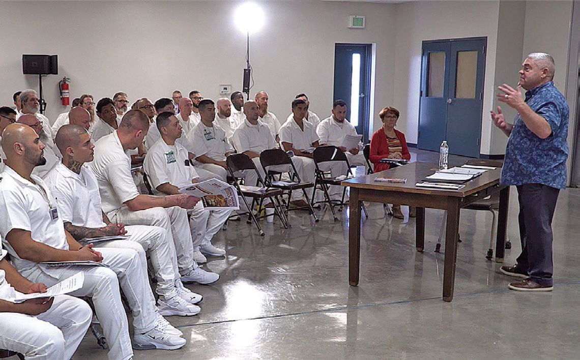 Quin shares message of peace with inmates Quin shares message of peace with inmates