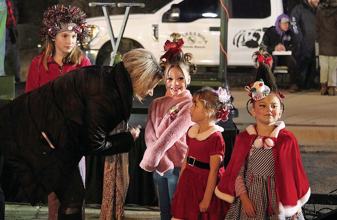 Square alight with holiday spirit Square alight with holiday spirit