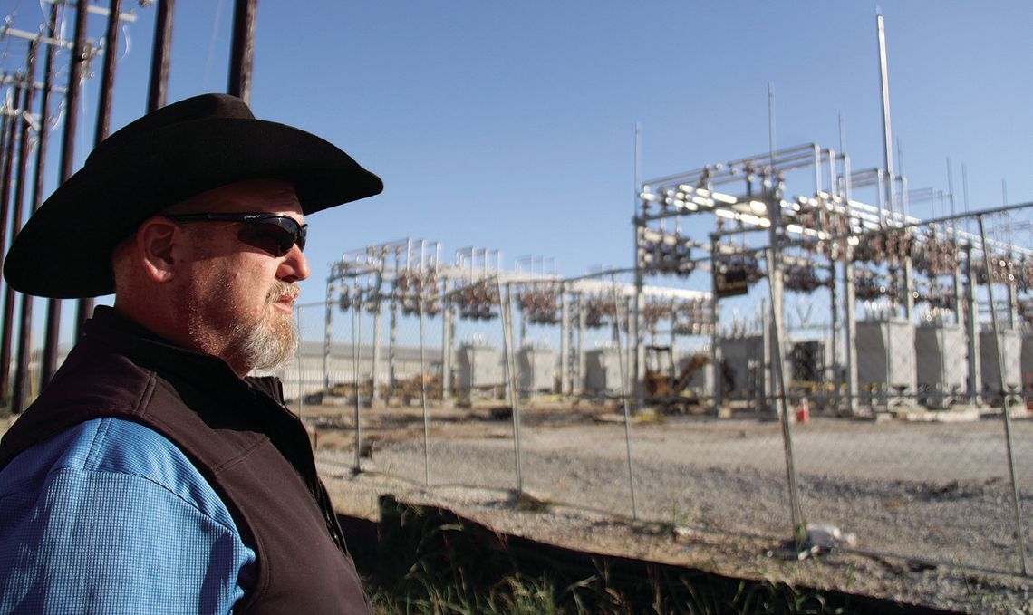 TNMP linemen work to keep lights on